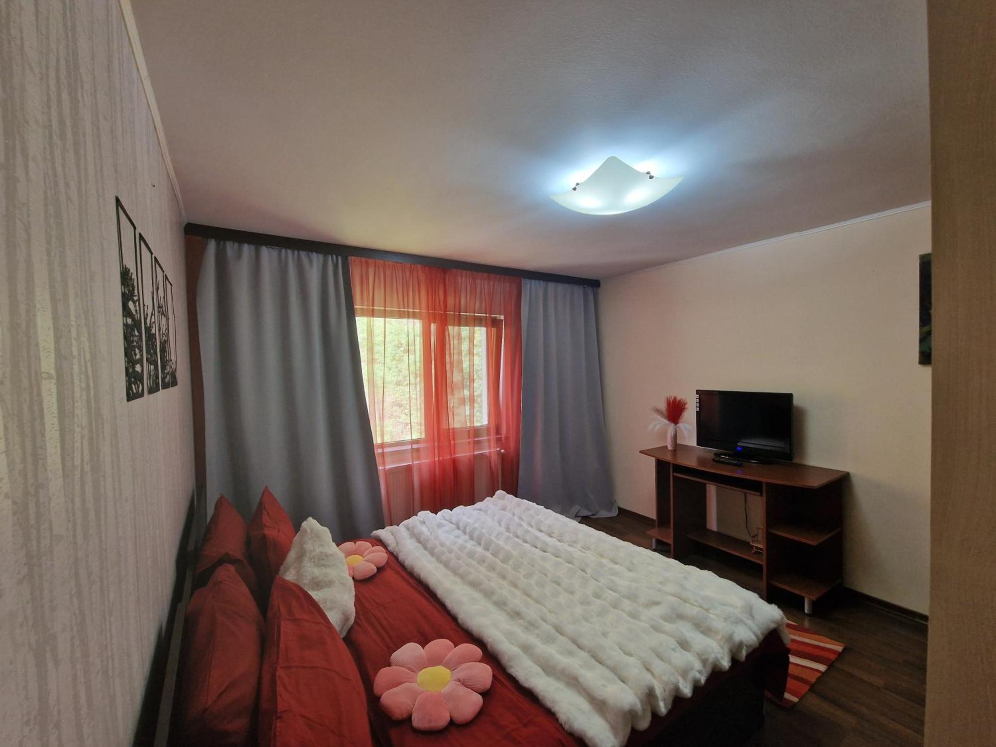 Apartament Red & Yellow Slănic-Moldova Exteriör bild